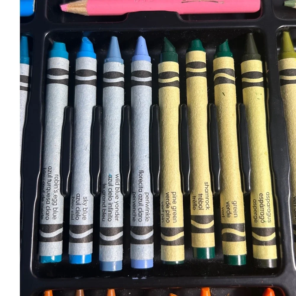 Crayola Minions 2015  markers color pencils 140pc Set art set retired color case